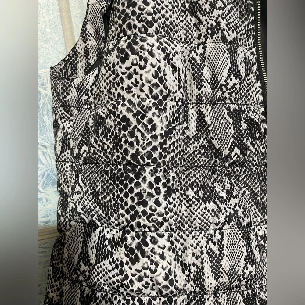 MICHAEL by MICHAEL KORS Black And White Snake Print Quilted Puffer Vest - Picture 8 of 9